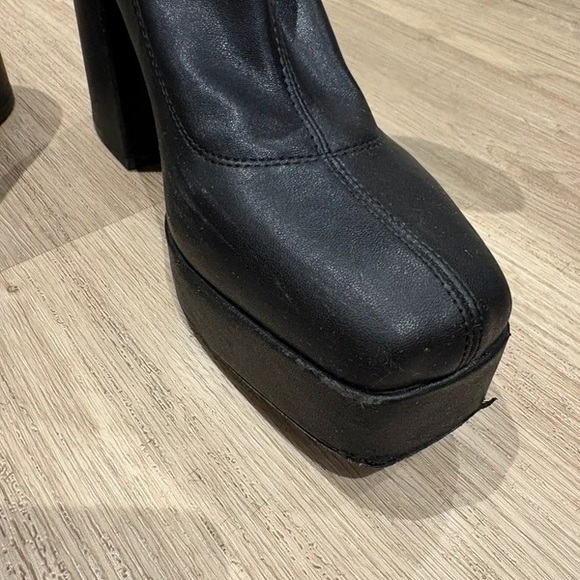 Chic Black Platform Heeled Boots - Picture 2 of 2